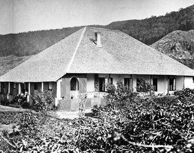 Bungalow di Archie Chamberlin, Ceylon, 1877 da English Photographer